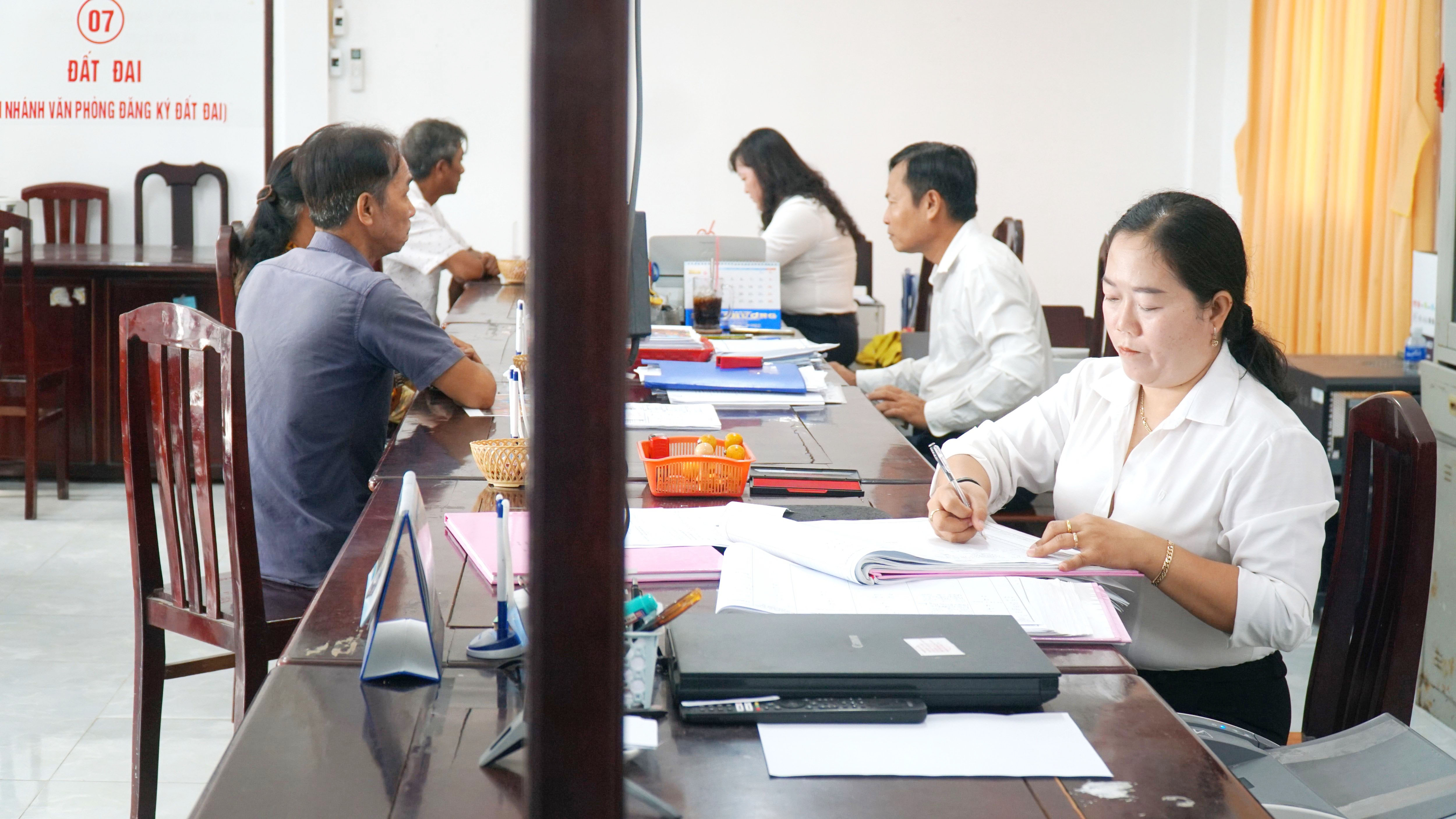 យកការពេញចិត្តរបស់ប្រជាជន ធ្វើជាបន្ទាត់វាស់វែងសមត្ថភាពដឹកនាំ