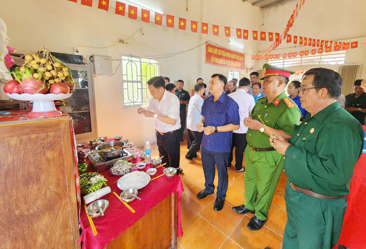ពិធីរំលឹកវិញ្ញាណក្ខន្ធលោកប្រធានហូជីមិញ នៅឃុំឡាយហ្វា