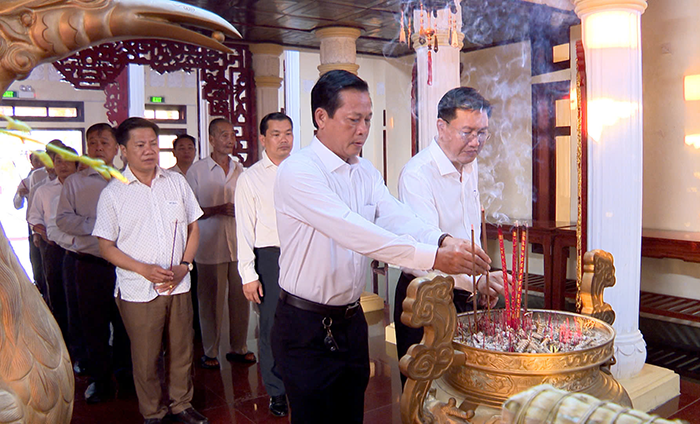 Lãnh đạo TP Cần Thơ dâng hương tưởng nhớ Chủ tịch Hồ Chí Minh