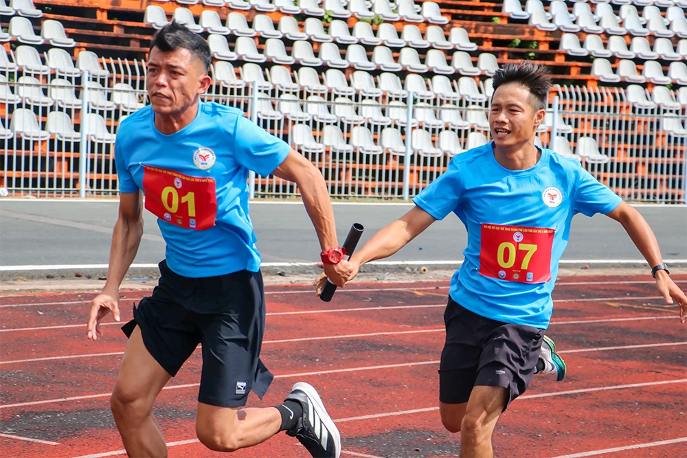 Trao 26 bộ huy chương môn Điền kinh Đại hội Thể dục thể thao TP Cần Thơ lần thứ X