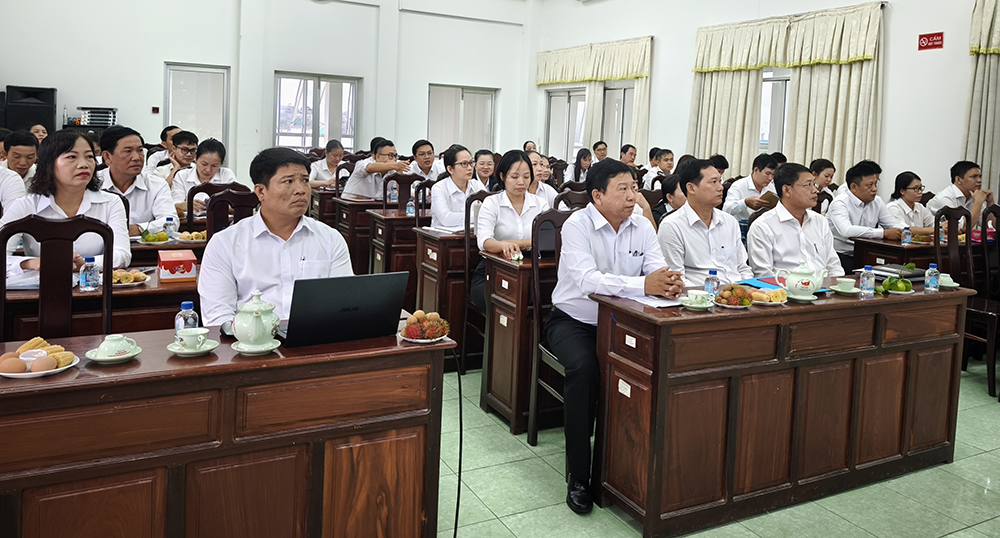 Nối dài hành trình đưa pháp luật đến với người yếu thế