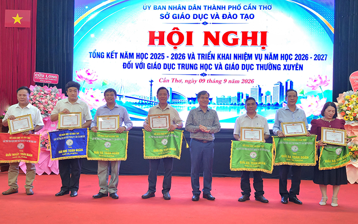 Tổng kết công tác giáo dục trung học và giáo dục thường xuyên năm học 2025-2026