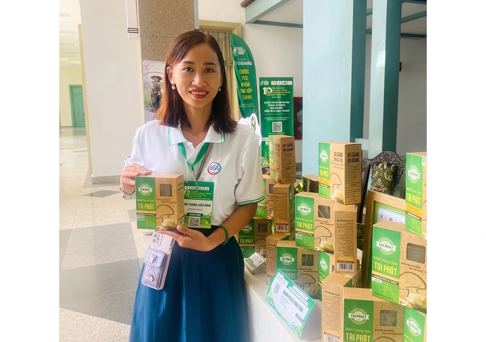 Cơ duyên biến nấm rơm thành bánh phồng của nữ giám đốc 9X