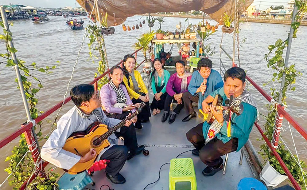 Chợ nổi vang tiếng đờn ca tài tử