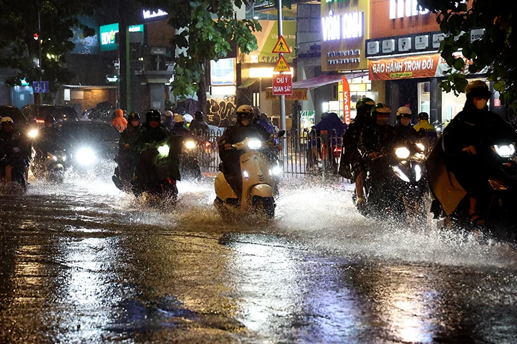 Thời tiết ngày 11/9: Không khí lạnh mở rộng, Trung Bộ có nơi mưa trên 150 mm