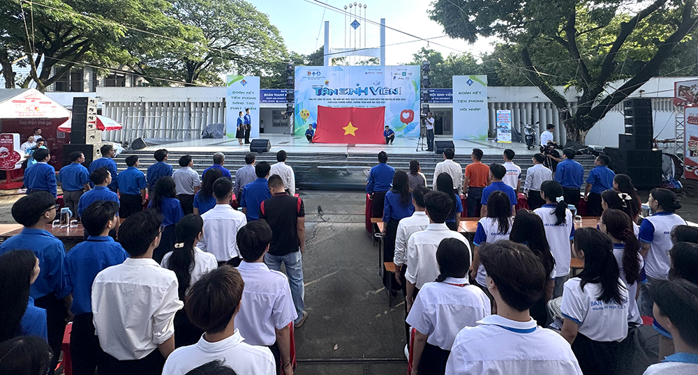 Hơn 6.000 sinh viên Đại học Cần Thơ tham gia Ngày hội tân sinh viên