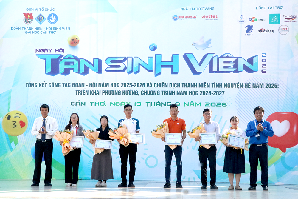 Hơn 6.000 sinh viên Đại học Cần Thơ tham gia Ngày hội tân sinh viên