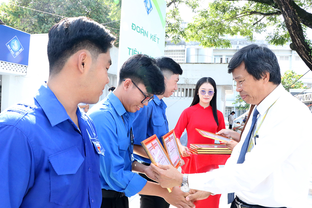 Hơn 6.000 sinh viên Đại học Cần Thơ tham gia Ngày hội tân sinh viên