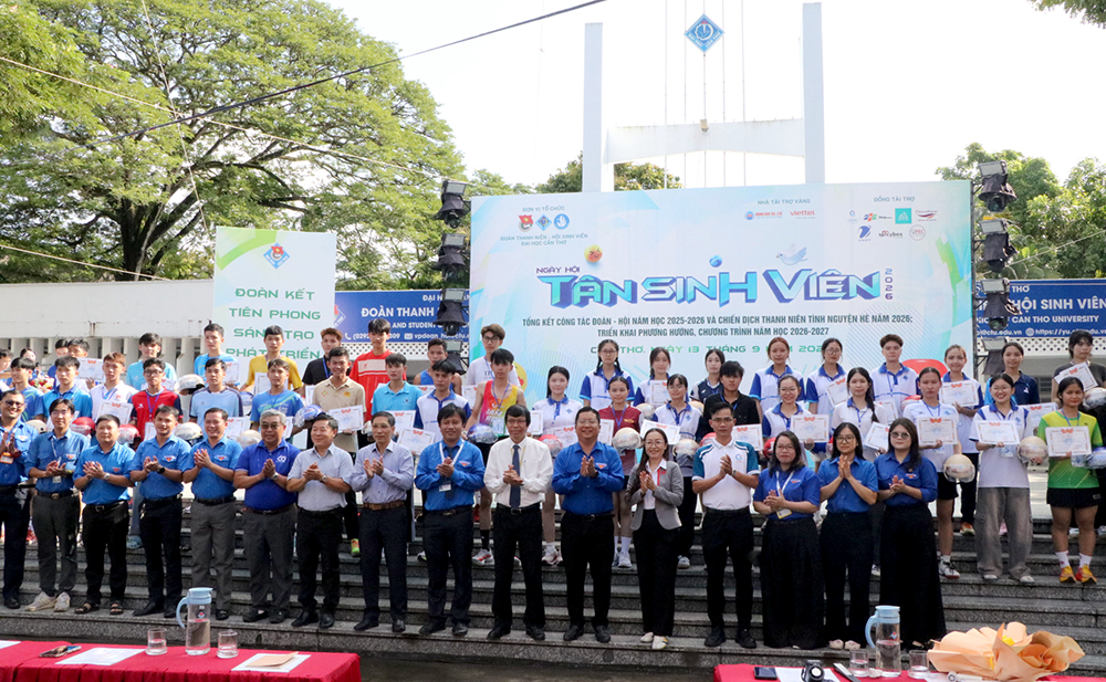 Hơn 6.000 sinh viên Đại học Cần Thơ tham gia Ngày hội tân sinh viên