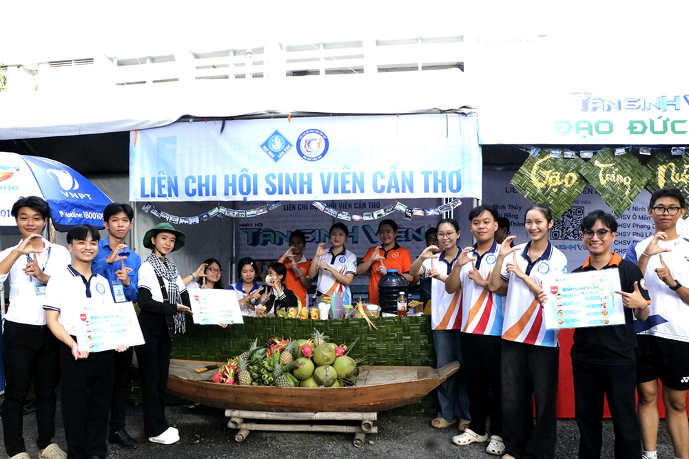 Hơn 6.000 sinh viên Đại học Cần Thơ tham gia Ngày hội tân sinh viên