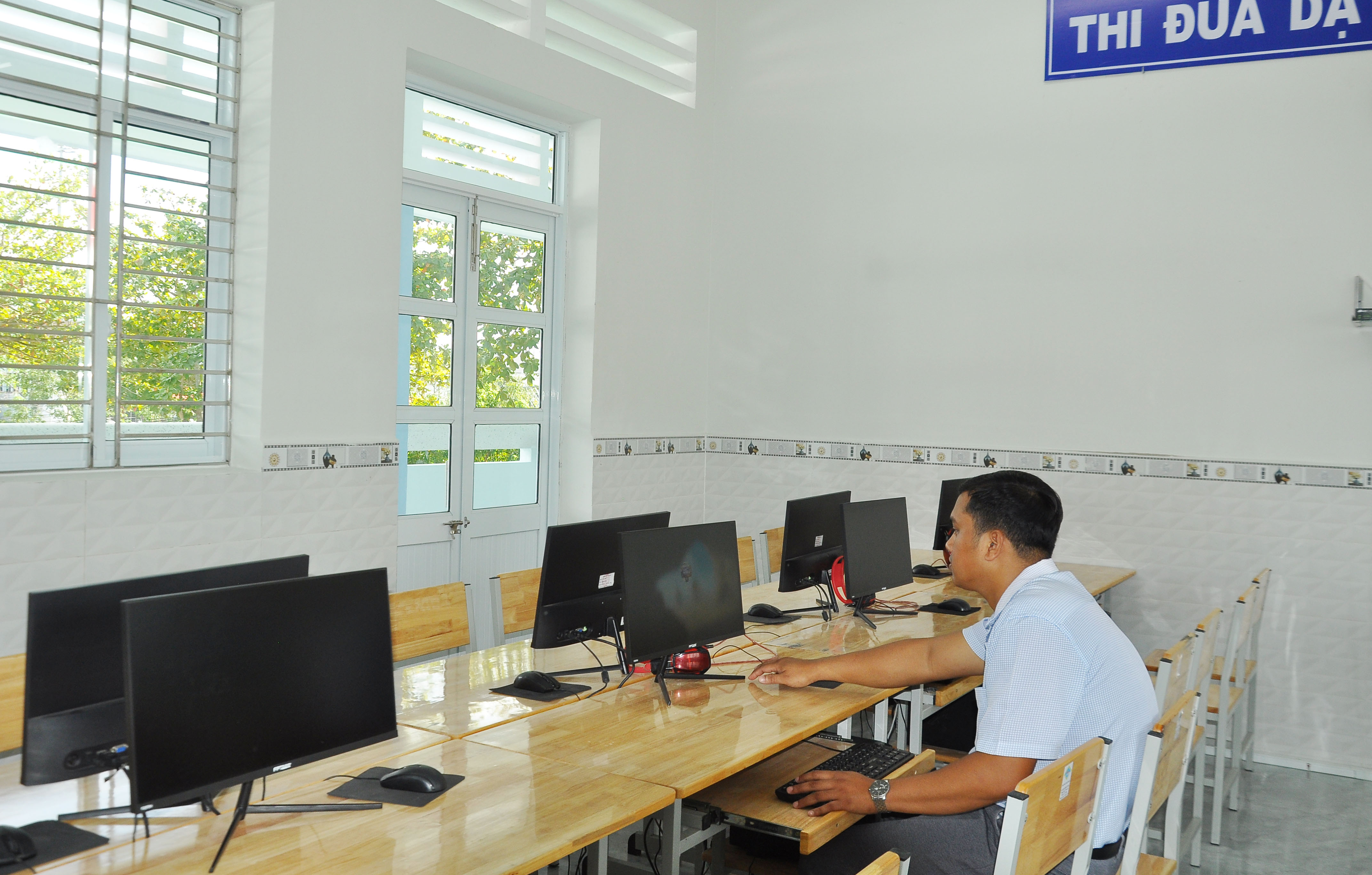 សាលាបឋមសិក្សាឡុងភូសកម្មផ្លាស់ប្តូរឌីជីថល
