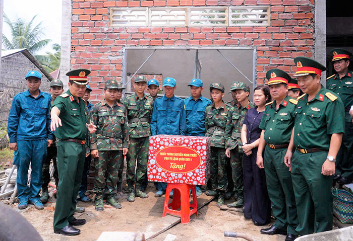 Kiểm tra công tác xây dựng, sửa chữa nhà tặng con đẻ của người hoạt động kháng chiến bị nhiễm chất độc hóa học