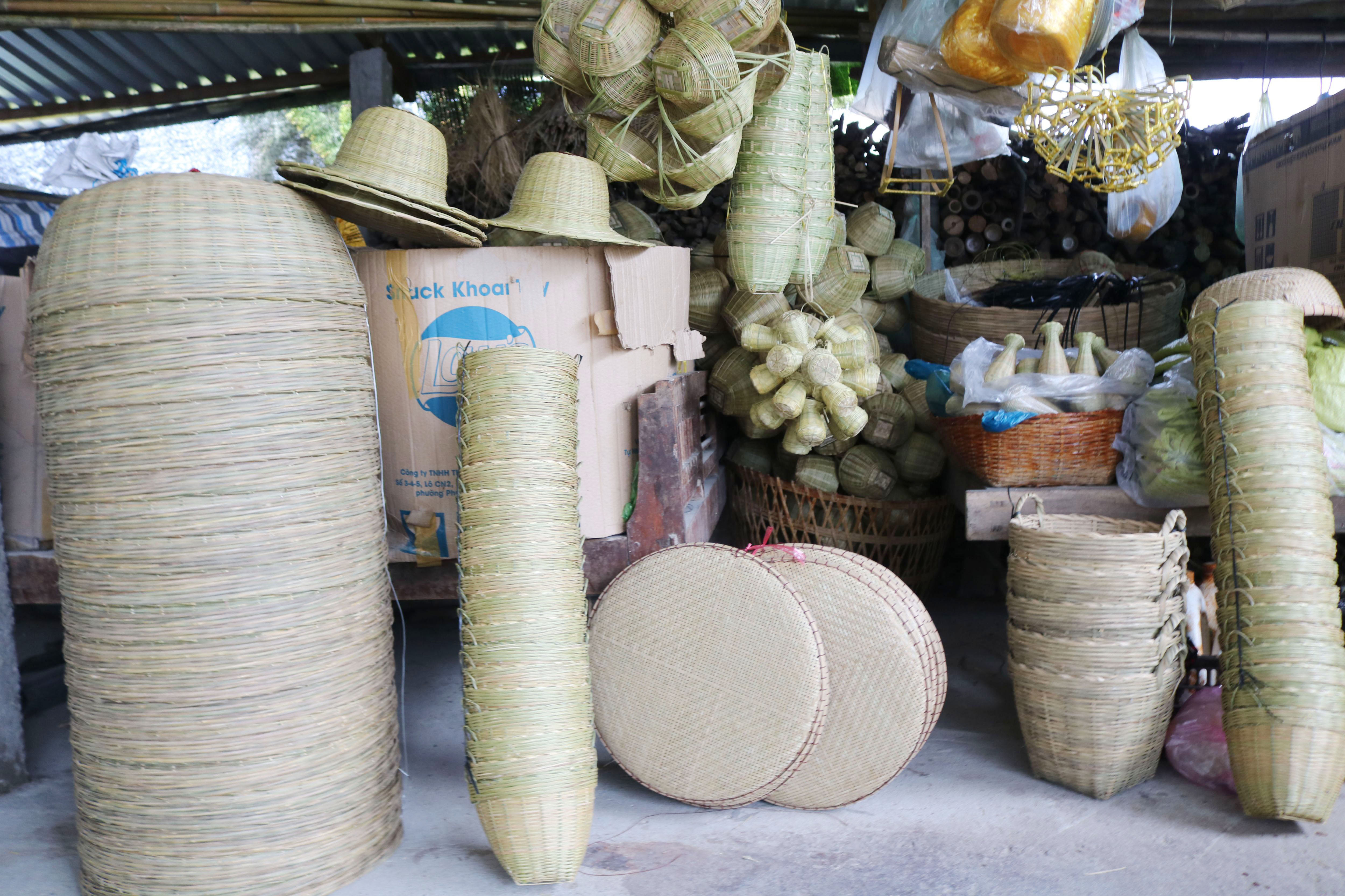 ភូមិរបរត្បាញបន្ទោះប្រពៃណីរបស់ជនរួមជាតិខ្មែរនៅដាយអាង