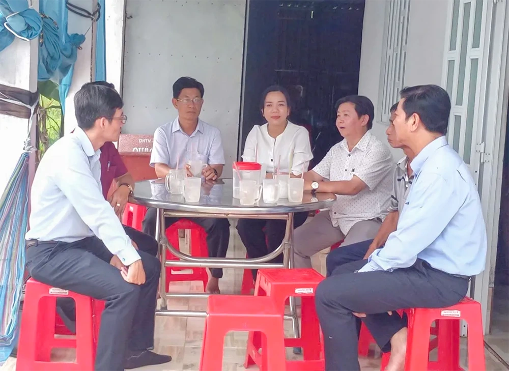 Kiểm tra tiến độ hỗ trợ xây dựng, sửa chữa nhà ở cho con đẻ của người hoạt động kháng chiến nhiễm chất độc hóa học tại xã Thạnh Thới An