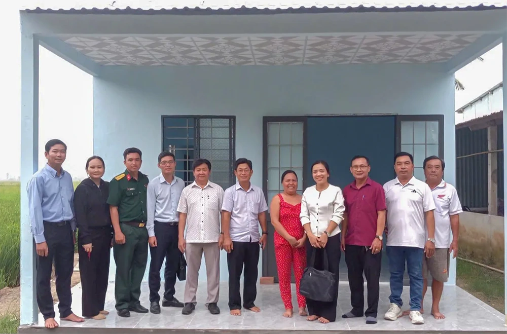 Kiểm tra tiến độ hỗ trợ xây dựng, sửa chữa nhà ở cho con đẻ của người hoạt động kháng chiến nhiễm chất độc hóa học tại xã Thạnh Thới An