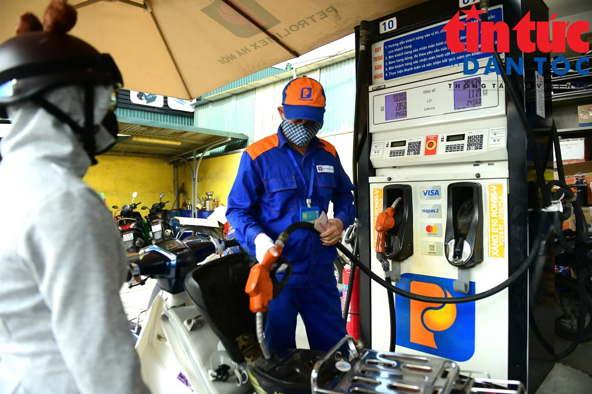 Giá xăng tăng gần 1.400 đồng/lít từ 3 giờ chiều 17/9