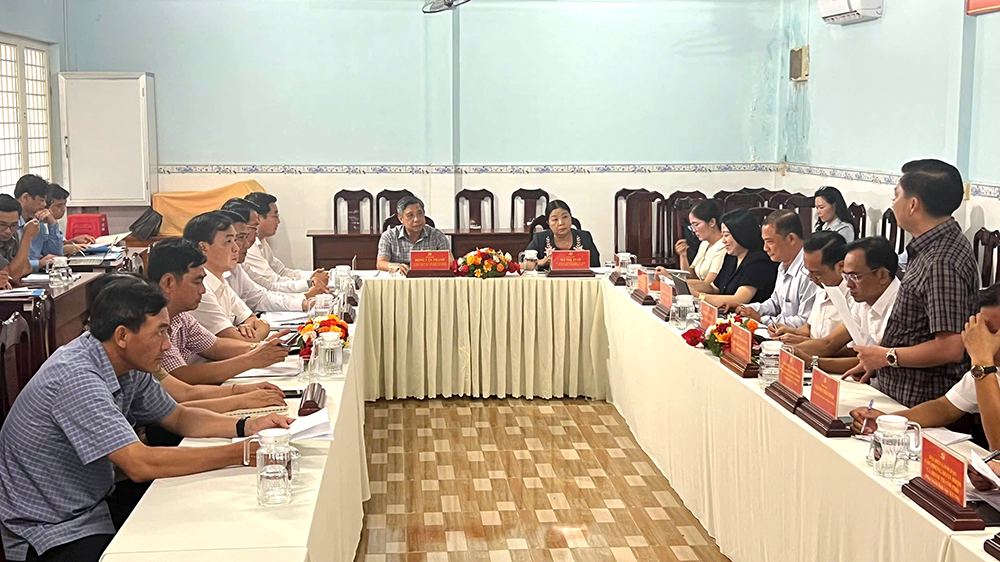 Thường trực HĐND thành phố khảo sát tiến độ dự án phát triển đô thị xanh và hoạt động cụm khu công nghiệp tại phường Ngã Bảy