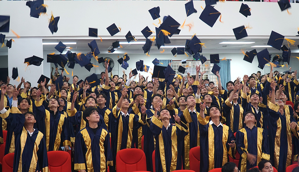 Trường Cao đẳng Nghề Cần Thơ trao bằng tốt nghiệp cho 569 học sinh, sinh viên