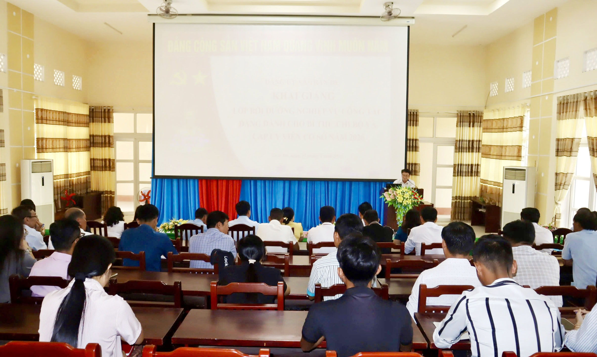 បង្កើនកម្រិតកងជួរគណៈកម្មាធិការបក្សថ្នាក់មូលដ្ឋានតំបន់ជនជាតិភាគតិច