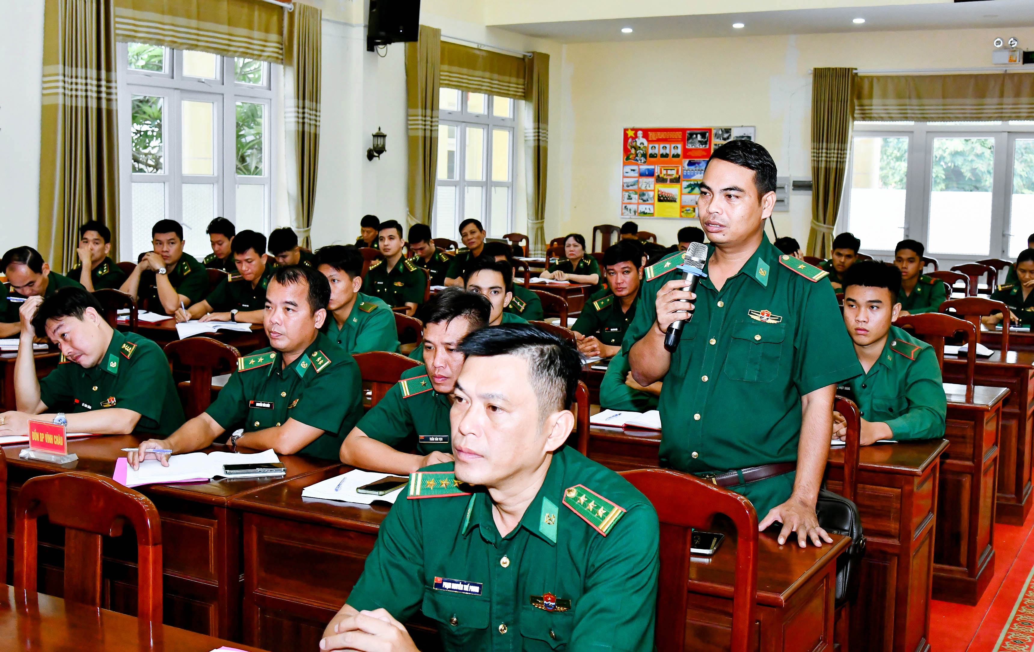 កងទ័ពការពារព្រំដែនទីក្រុងកឹងធើ ចាត់តាំងកិច្ចប្រជុំពិភាក្សាប្រជាធិបតេយ្យ