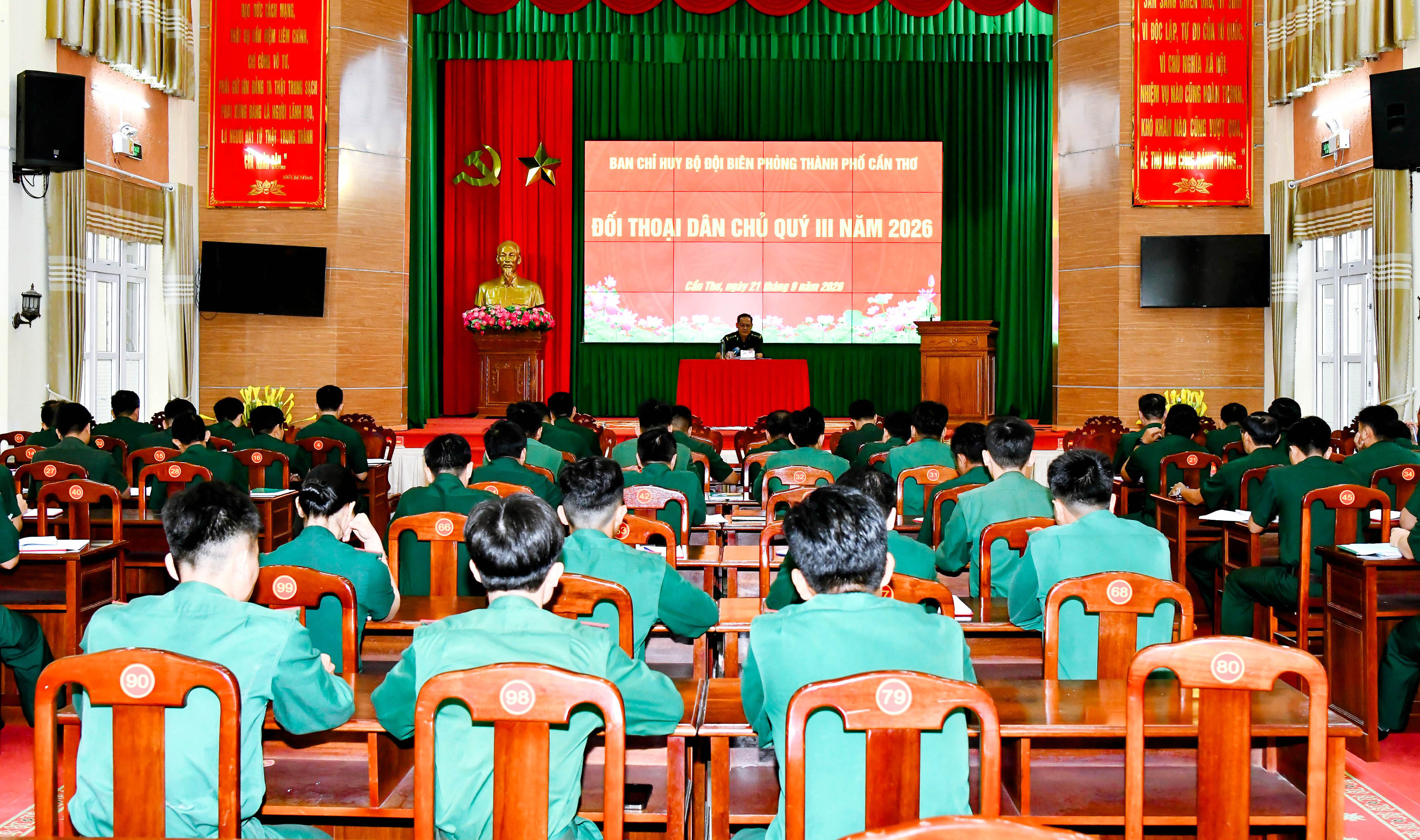 កងទ័ពការពារព្រំដែនទីក្រុងកឹងធើ ចាត់តាំងកិច្ចប្រជុំពិភាក្សាប្រជាធិបតេយ្យ