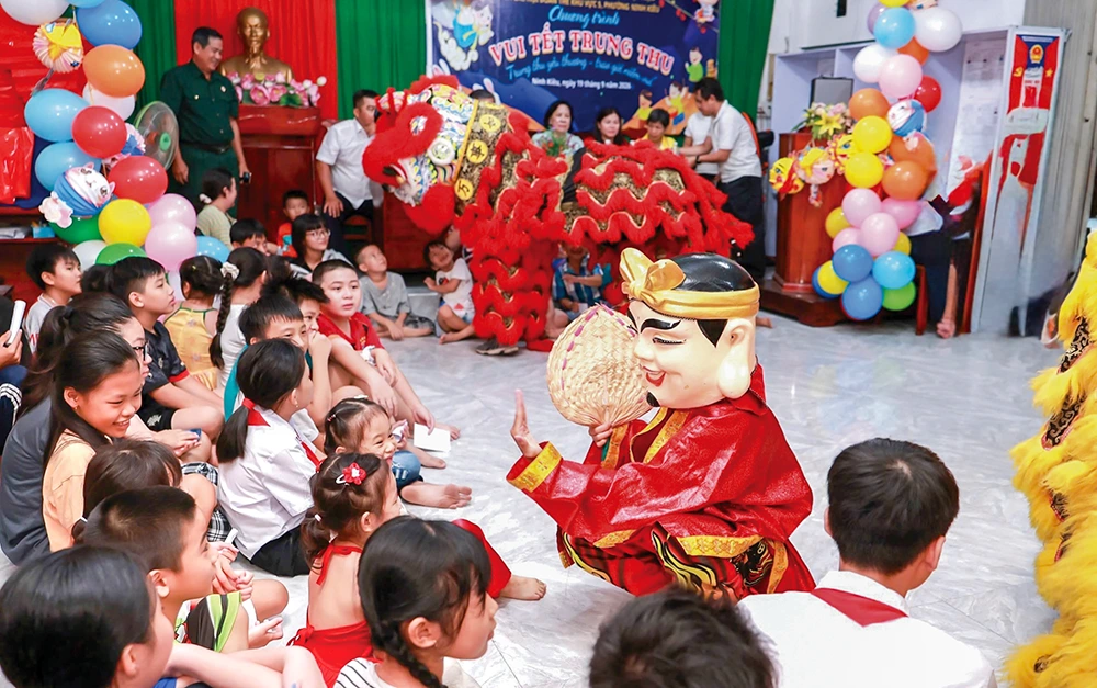 Đầm ấm lễ hội trăng rằm