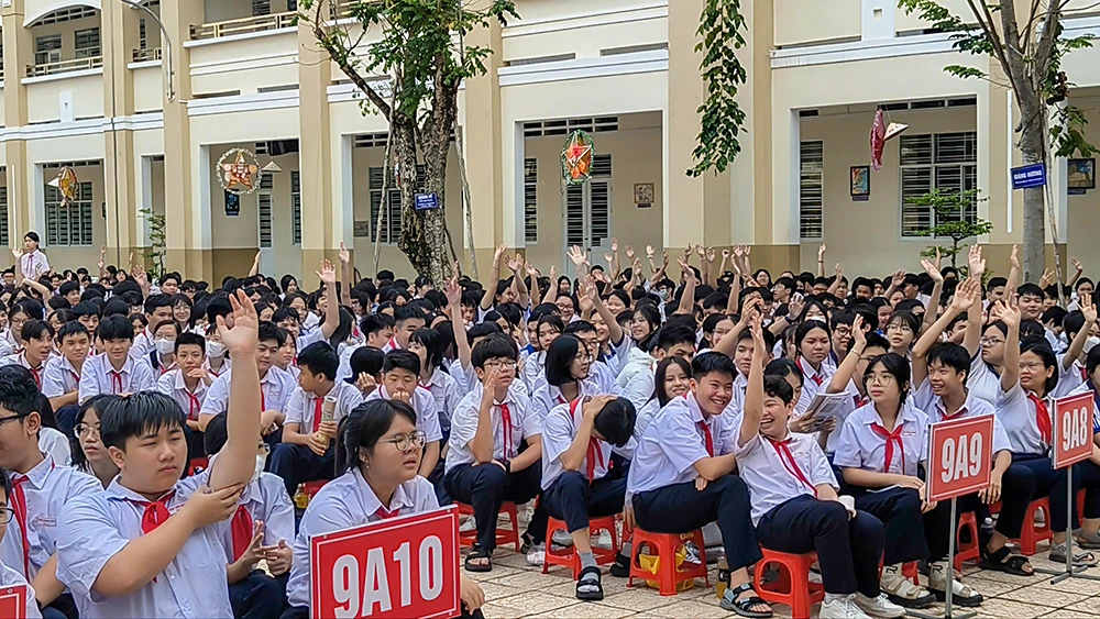 Tổ chức chương trình “Tự hào người Cần Thơ” tại 30 trường học