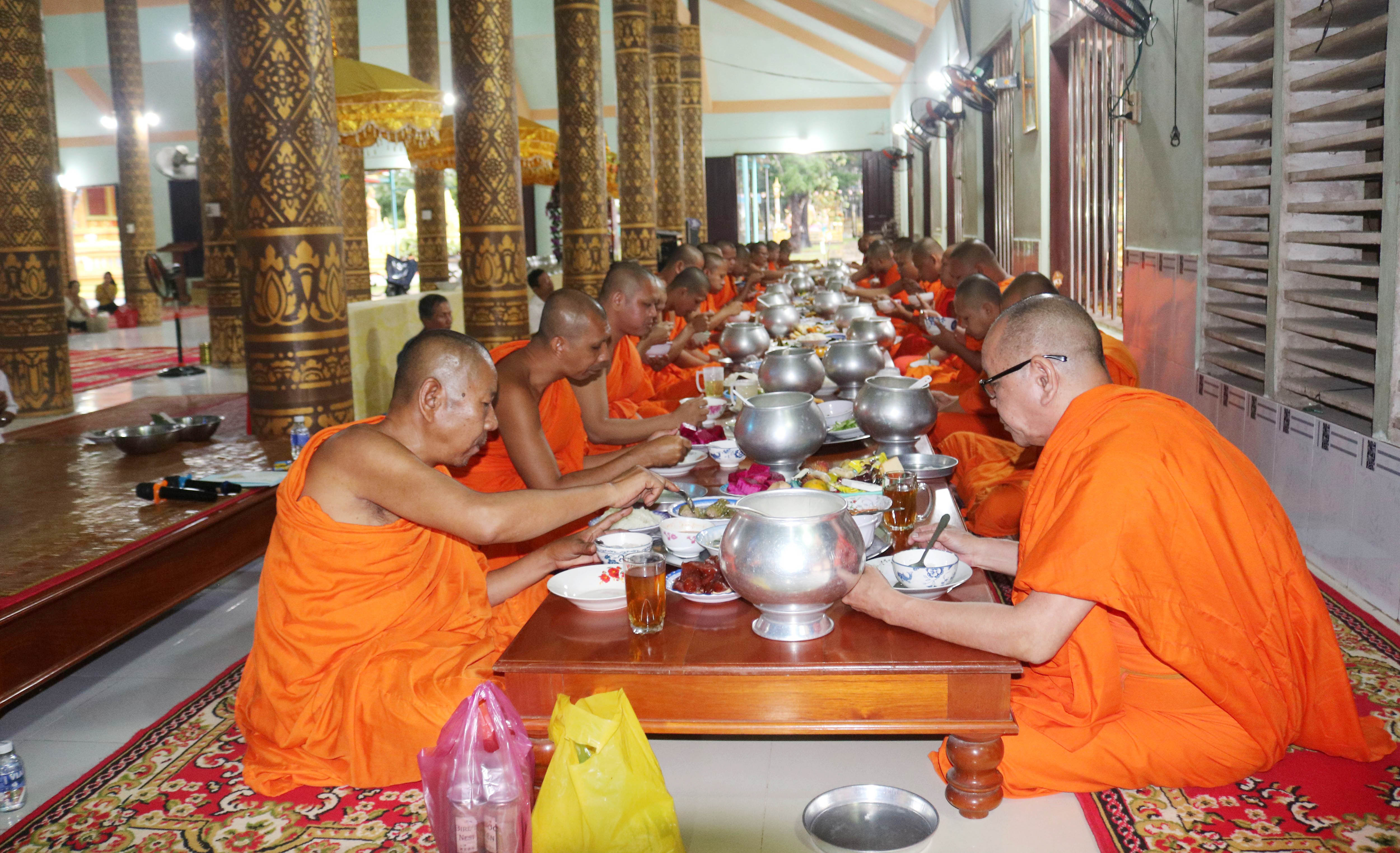 បុណ្យសែនដូនតារបស់ជនរួមជាតិខ្មែរ
