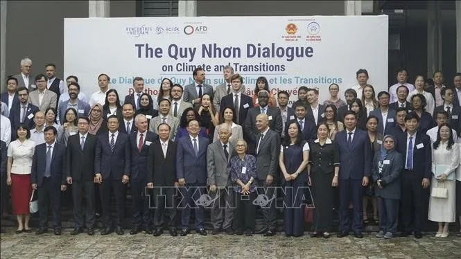 Ứng phó biến đổi khí hậu gắn với phát triển bền vững
