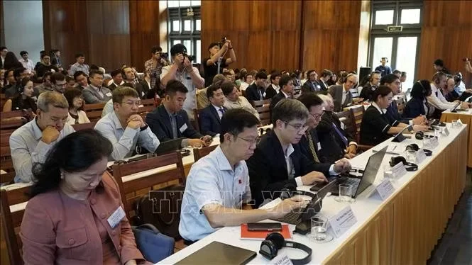 Ứng phó biến đổi khí hậu gắn với phát triển bền vững