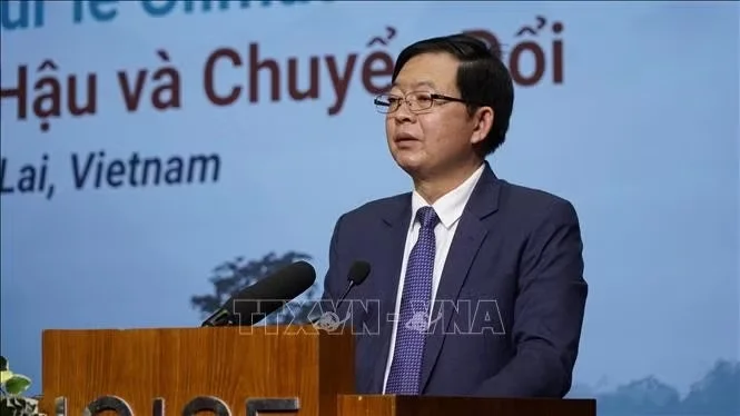 Ứng phó biến đổi khí hậu gắn với phát triển bền vững