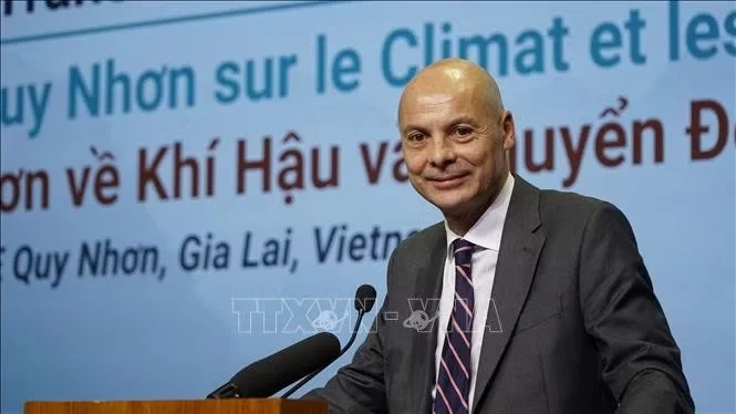 Ứng phó biến đổi khí hậu gắn với phát triển bền vững
