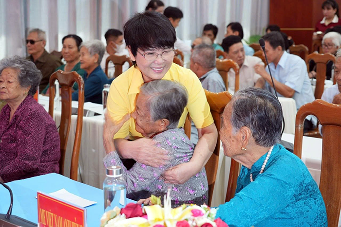 Lần đầu chia sẻ với truyền thông – phu nhân người giàu nhất Việt Nam nói gì?