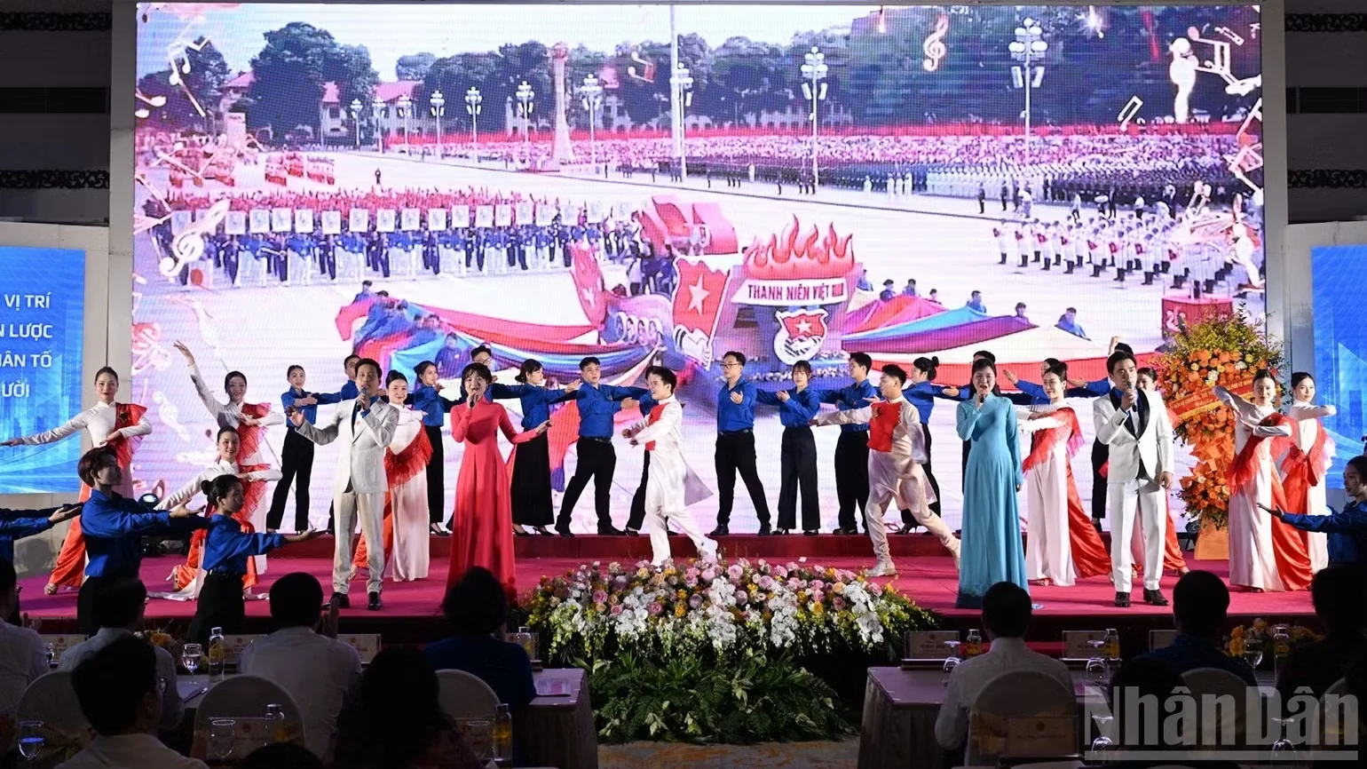 Thủ tướng Chính phủ Lê Minh Hưng đối thoại với thanh niên năm 2026