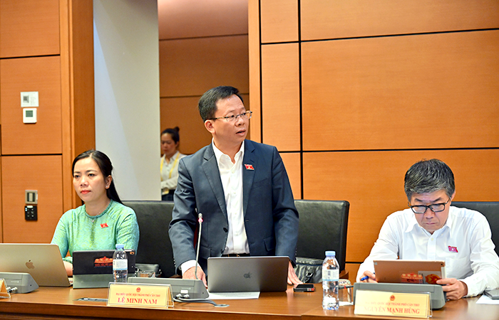 Ông Lê Minh Nam, đại biểu Quốc hội đơn vị TP Cần Thơ, góp ý Luật Bưu chính (sửa đổi)
