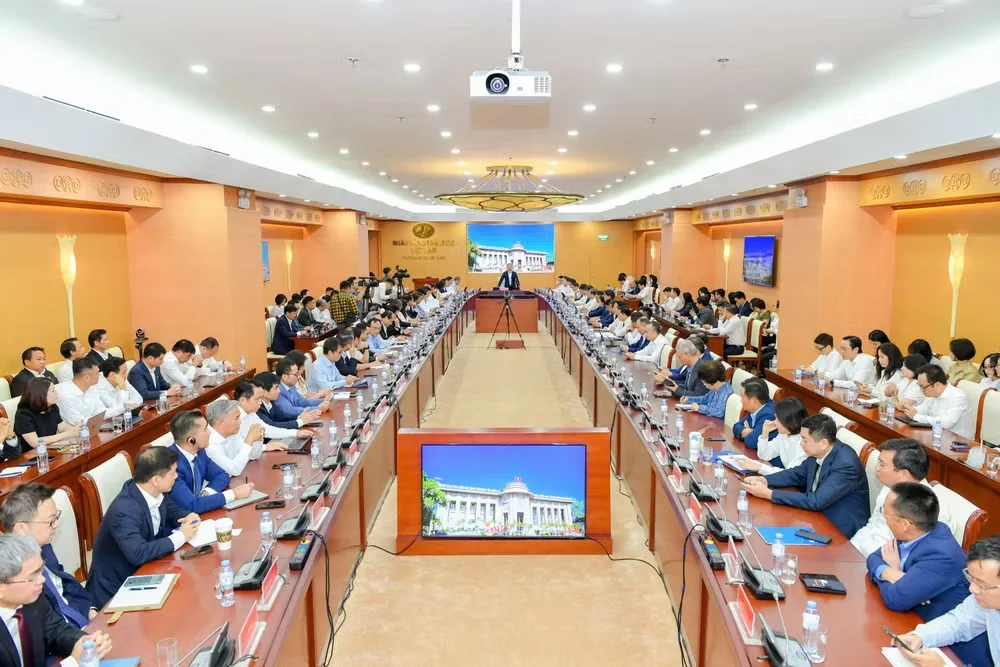 Hàng loạt nhà băng công bố giảm lãi suất cho vay sau chỉ đạo của Ngân hàng Nhà nước