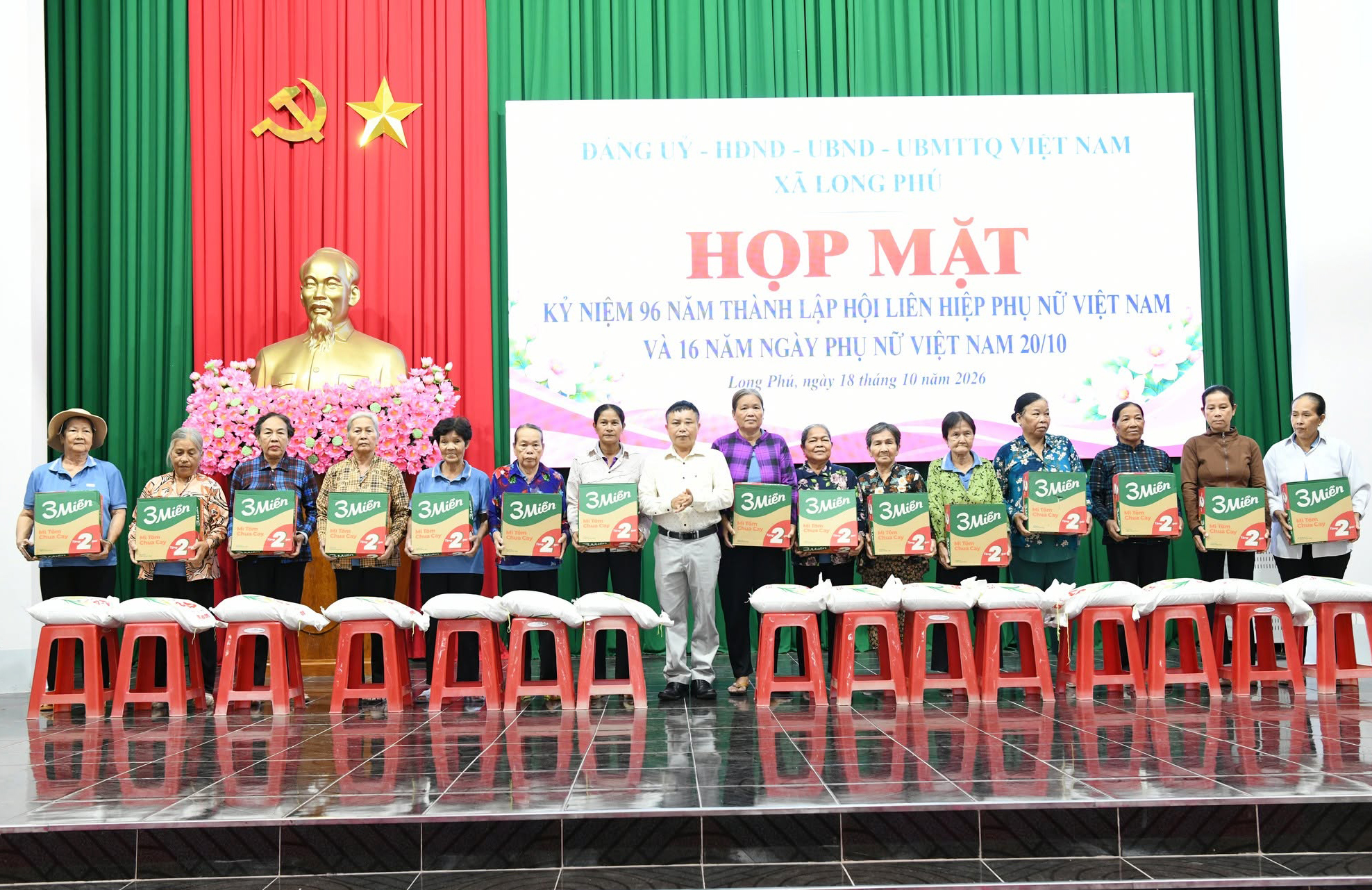 ឡុងភូ ចាត់តាំងច្រើនសកម្មភាពដើម្បីអបអរសាទរខួបអានុស្សាវរីយ៍លើកទី ៩៦ ទិវាបង្កើតសមាគមសហពន្ធនារីវៀតណាម