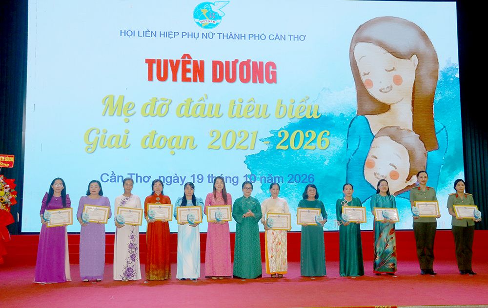 Hội Liên hiệp Phụ nữ TP Cần Thơ họp mặt kỷ niệm Ngày Phụ nữ Việt Nam 20-10 và đối thoại với lãnh đạo thành phố