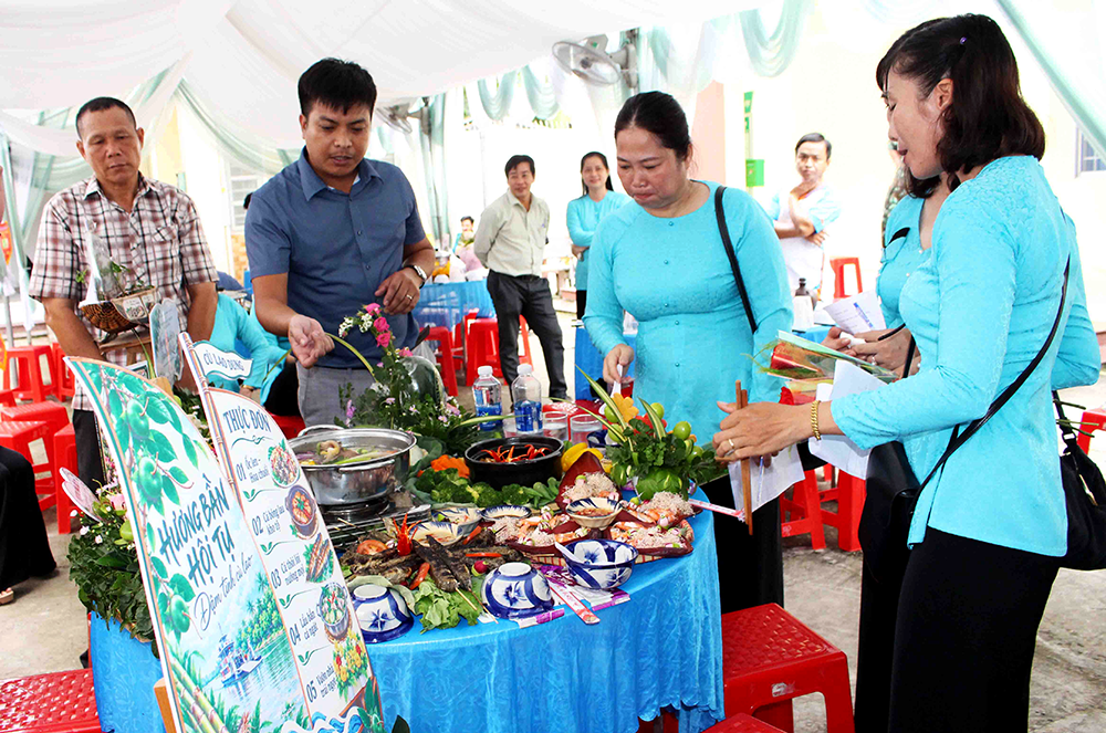 Xã Cù Lao Dung họp mặt Ngày Phụ nữ Việt Nam 20-10 và tổ chức hội thi ẩm thực Hương bần lần thứ nhất