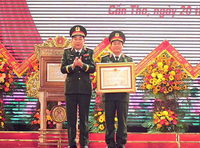 Cục Chính trị Quân khu 9 tổ chức Lễ kỷ niệm 80 năm Ngày truyền thống và đón nhận Huân chương Bảo vệ Tổ quốc hạng Nhất