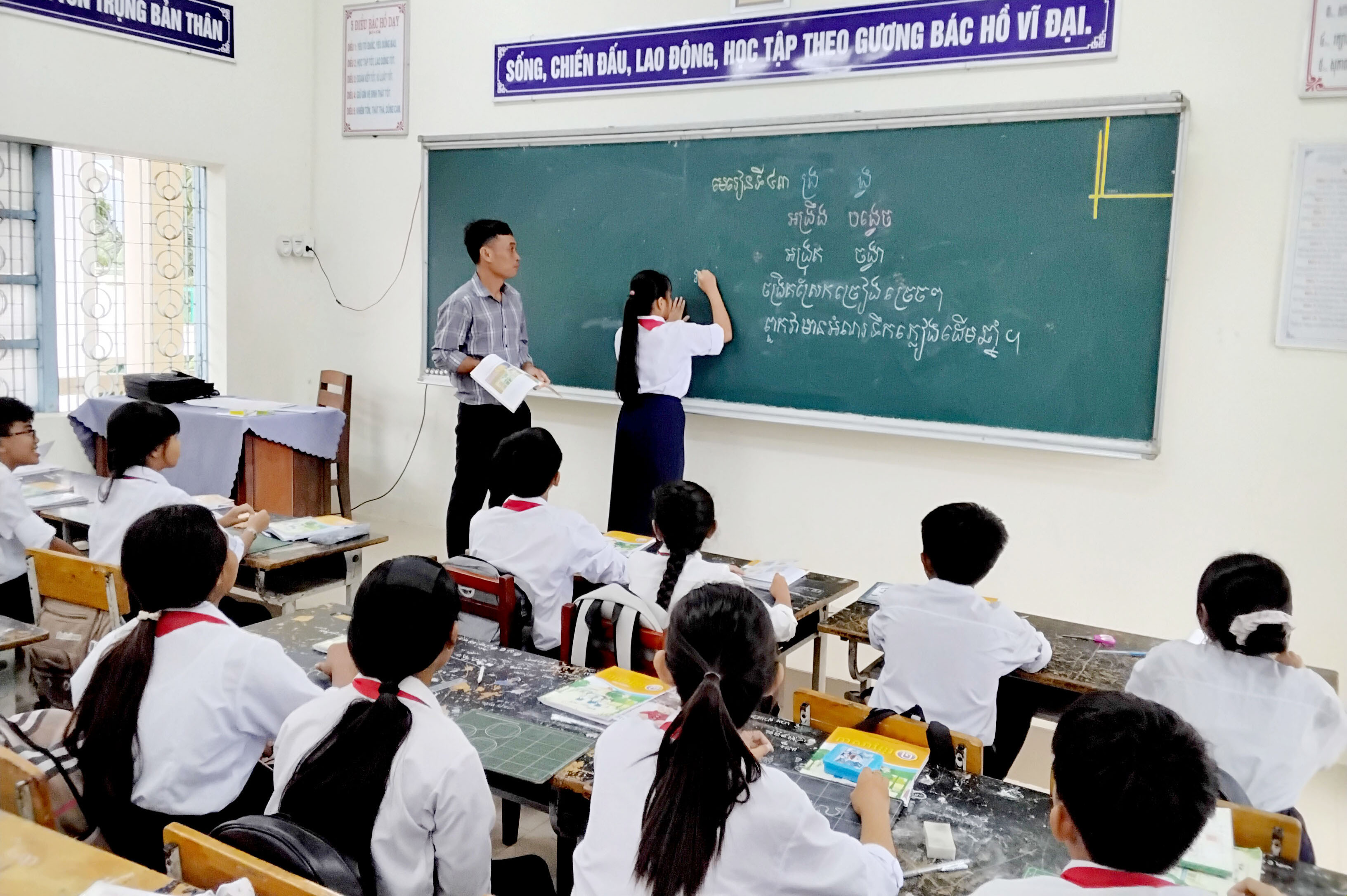 ថែរក្សាព្រលឹងវប្បធម៌ខ្មែរនៅក្នុងសាលាជនជាតិអន្តេវាសិក