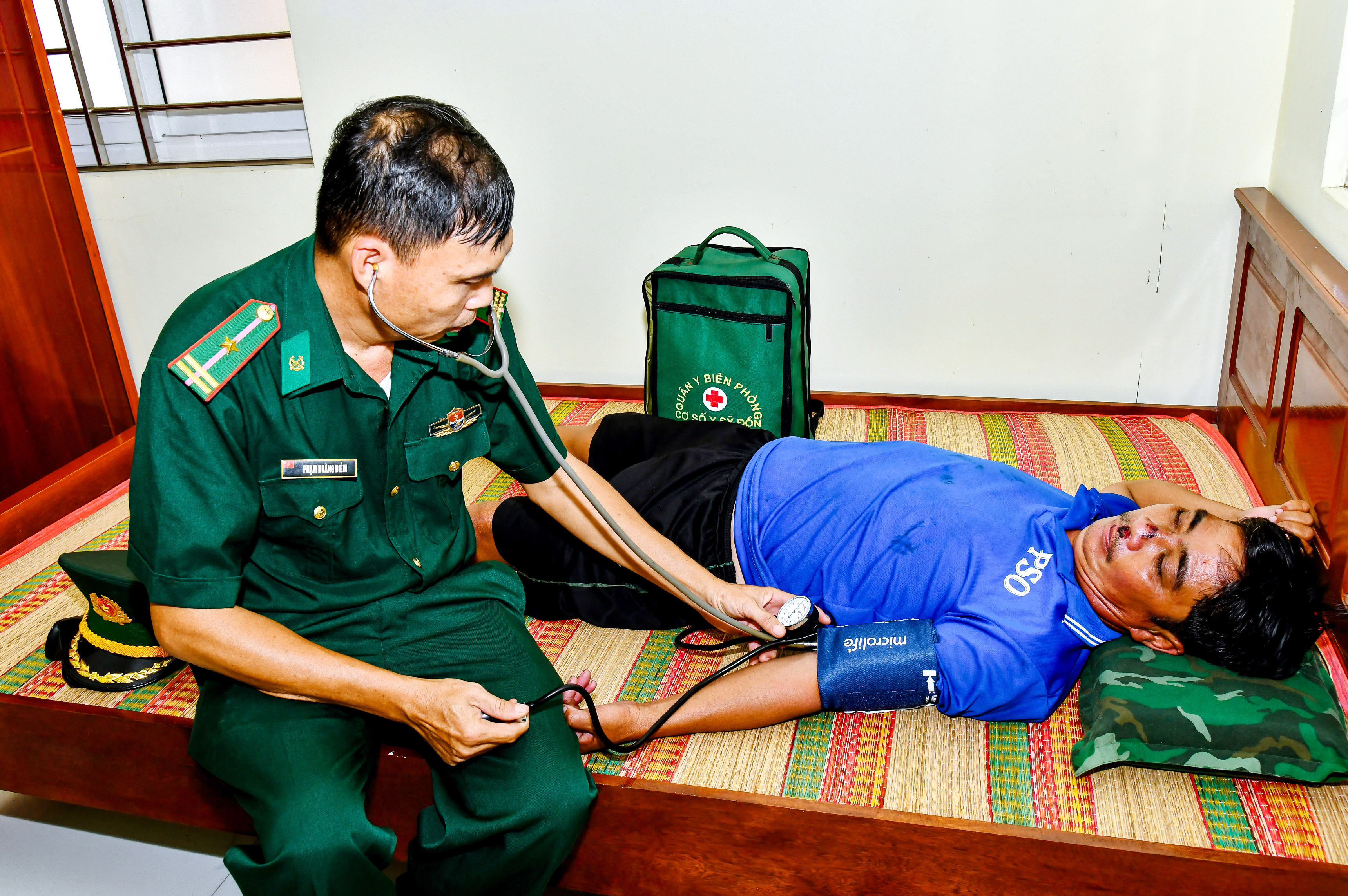 កងទ័ពការពារព្រំដែនទីក្រុងកឹងធើ ទទួលអ្នកនេសាទរងគ្រោះនៅលើសមុទ្រចំនួន ៤ នាក់