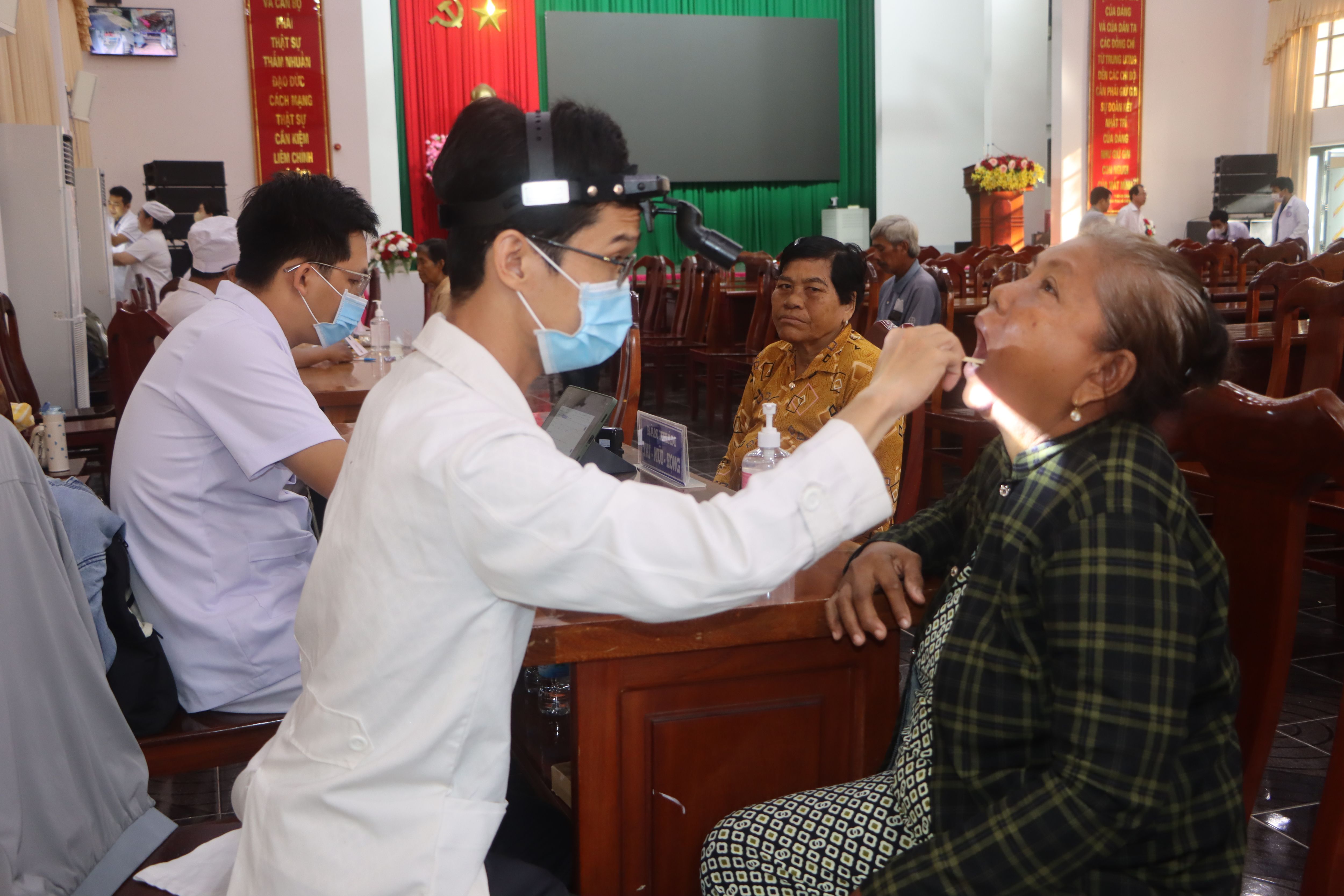 ការងារថែទាំសុខភាពជូនប្រជាជន