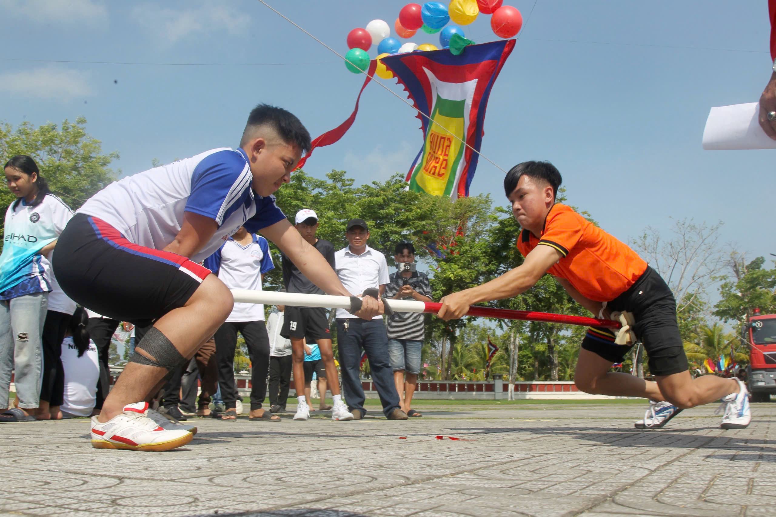 កឹងធើបំផុសចលនាប្រឡងប្រណាំងពង្រីកស្ថាប័នវប្បធម៌ កីឡានៅមូលដ្ឋាន