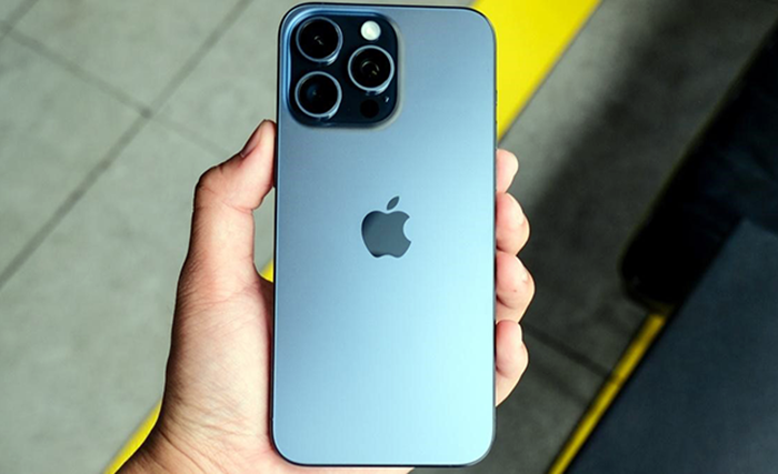 "Đại chiến" iPhone 15 Pro Max cũ và iPhone 17 Pro Max cũ: Chi thêm tiền triệu đổi lấy pin trâu và camera zoom khủng