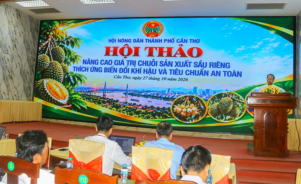 Ông Nguyễn Văn Sử, Phó Chủ tịch Ủy ban MTTQVN TP Cần Thơ, Chủ tịch Hội Nông dân thành phố phát biểu tại hội thảo.