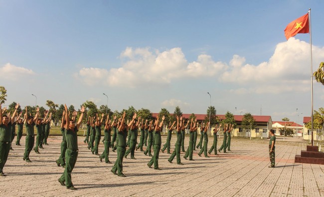 Các chiến sĩ mới hào hứng với các bài tập thể dục, rèn luyện thân thể khỏe mạnh.