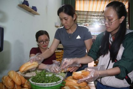 Hành trình “Bánh mì yêu thương”