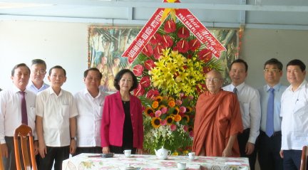 Lãnh đạo Trung ương chúc mừng các chức sắc nhân Đại lễ Phật đản