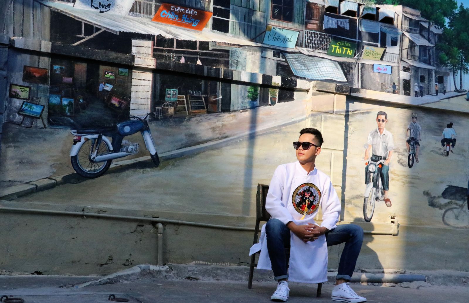 Đây là điểm "check-in" thu hút khá đông giới trẻ chụp hình kỷ niệm.